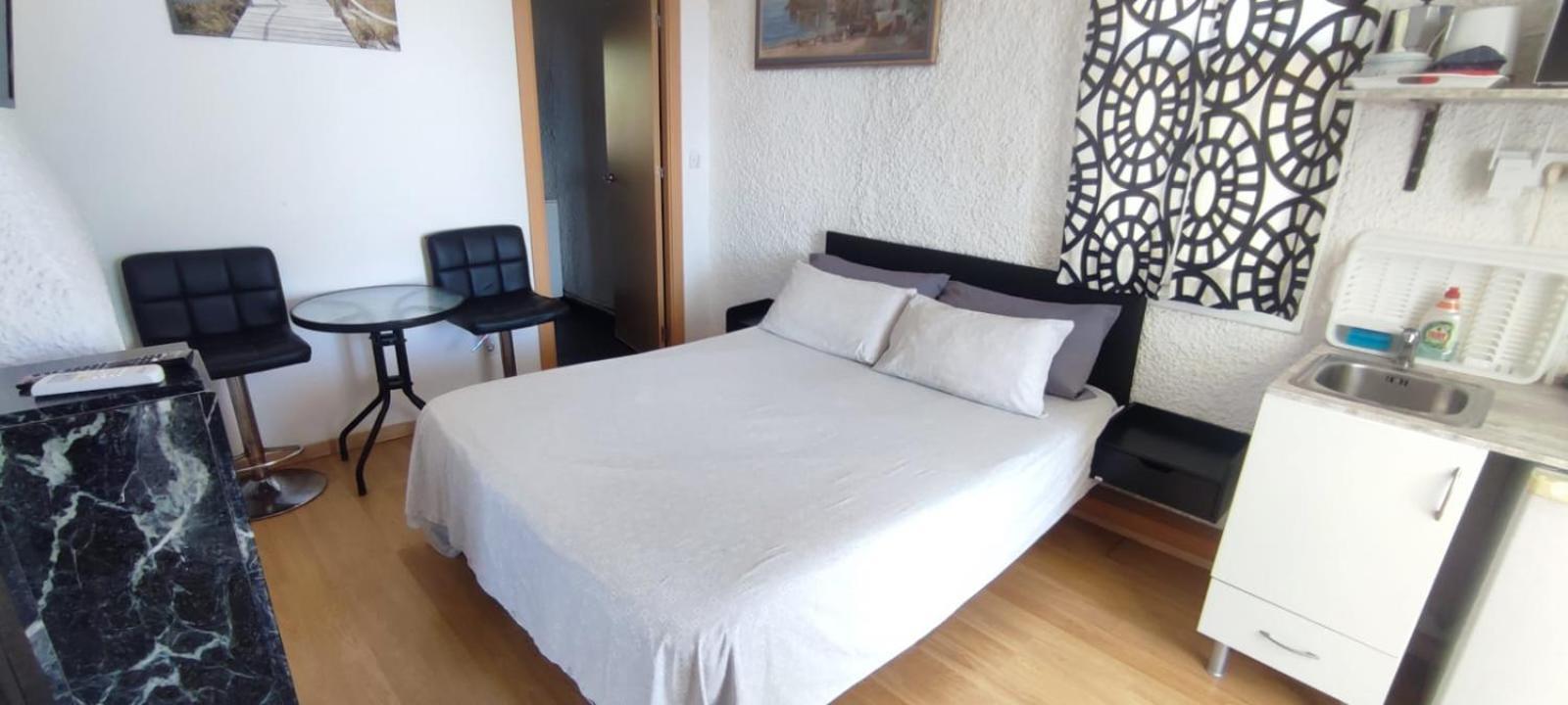 Bluemar Guest House อัลเมรีอา ภายนอก รูปภาพ